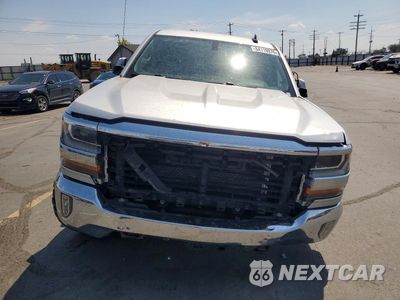 Piąte zdjęcie samochodu w środku: 2018 CHEVROLET SILVERADO K1500 LT VIN:3GCUKREC3JG570588 - miniatura