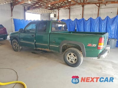 Drugie zdjęcie samochodu z przodu: 2000 CHEVROLET SILVERADO K1500 VIN:2GCEK19T2Y1231677 - miniatura