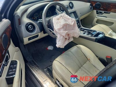 Zdjęcie 8 z 12 samochodu: 2016 JAGUAR XJ VIN:SAJWJ1CD6G8V93484 - miniatura