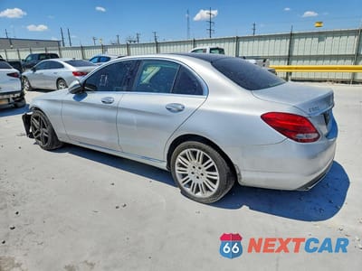 Drugie zdjęcie samochodu z przodu: 2017 MERCEDES-BENZ C 300 4MATIC VIN:55SWF4KB3HU227922 - miniatura