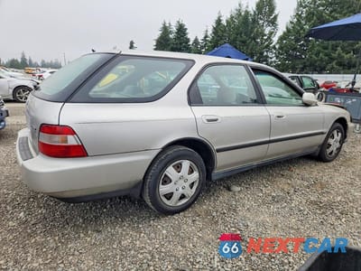 Trzecie zdjęcie samochodu z tyłu: 1997 HONDA ACCORD LX VIN:1HGCE1821VA000439 - miniatura