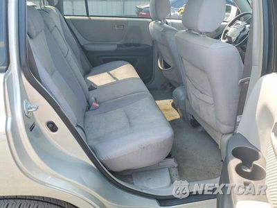 Zdjęcie 11 z 13 samochodu: 2004 TOYOTA HIGHLANDER BASE VIN:JTEDP21A640016950 - miniatura