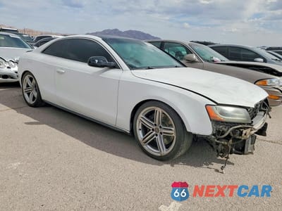 Czwarte zdjęcie samochodu z boku: 2011 AUDI S5 PREMIUM PLUS VIN:WAUCVAFR4BA014374 - miniatura