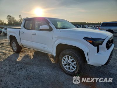 Czwarte zdjęcie samochodu z boku: 2024 TOYOTA TACOMA SR5 VIN:3TMKB5FN4RM017509 - miniatura