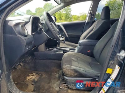 Zdjęcie 7 z 13 samochodu: 2018 TOYOTA RAV4 LE VIN:JTMBFREV2JJ747207 - miniatura