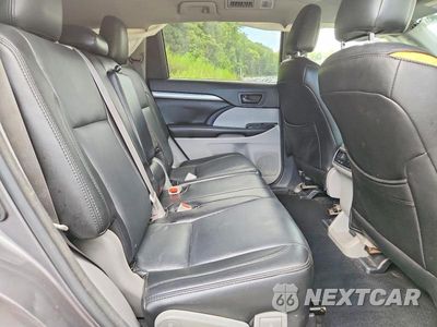 Zdjęcie 11 z 13 samochodu: 2018 TOYOTA HIGHLANDER LE VIN:5TDBZRFH5JS804759 - miniatura