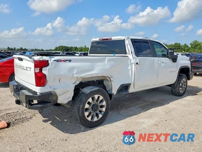 Trzecie zdjęcie samochodu z tyłu: 2024 CHEVROLET SILVERADO K2500 HEAVY DUTY LT VIN:2GC4YNEY9R1194518 - miniatura