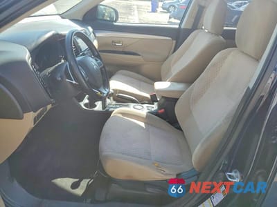 Zdjęcie 7 z 13 samochodu: 2014 MITSUBISHI OUTLANDER SE VIN:JA4AD3A38EZ004605 - miniatura
