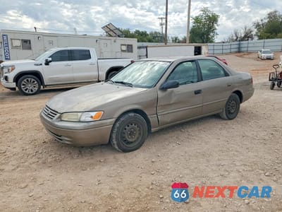 1999 TOYOTA CAMRY LE 4T1BG22K0XU520518 - główne zdjęcie licytacji z USA - miniatura