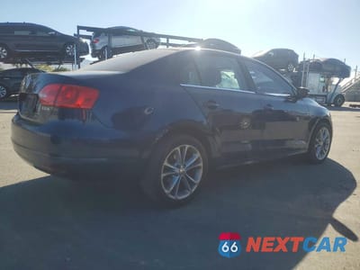 Trzecie zdjęcie samochodu z tyłu: 2012 VOLKSWAGEN JETTA SE VIN:3VWDP7AJ0CM131179 - miniatura
