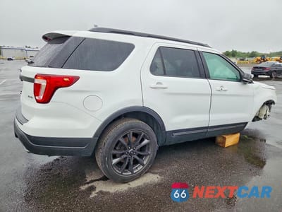Trzecie zdjęcie samochodu z tyłu: 2019 FORD EXPLORER XLT VIN:1FM5K8D88KGA81334 - miniatura