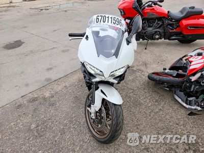 Drugie zdjęcie samochodu z przodu: 2015 HONDA VFR800 F VIN:JH2RC7955FK100041 - miniatura