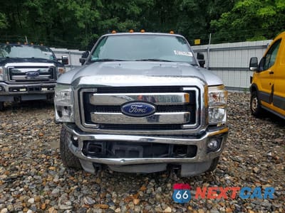 Piąte zdjęcie samochodu w środku: 2012 FORD F350 SUPER DUTY FLATBED TRUCK VIN:1FTRF3B69CEC37506 - miniatura