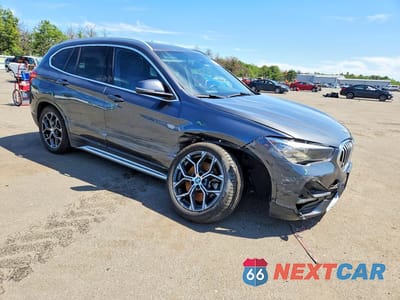 Czwarte zdjęcie samochodu z boku: 2020 BMW X1 XDRIVE28I VIN:WBXJG9C04L5P86217 - miniatura