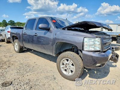 Czwarte zdjęcie samochodu z boku: 2011 CHEVROLET SILVERADO K1500 LT VIN:3GCPKSE31BG144310 - miniatura