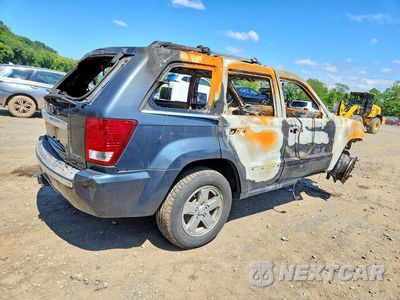 Trzecie zdjęcie samochodu z tyłu: 2007 JEEP GRAND CHEROKEE OVERLAND VIN:1J8HR68267C613503 - miniatura