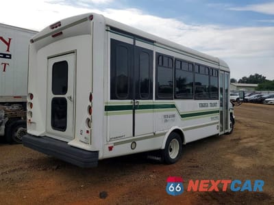 Trzecie zdjęcie samochodu z tyłu: 2017 FORD E450 SHUTTLE BUS VIN:1FDFE4FS6HDC32548 - miniatura