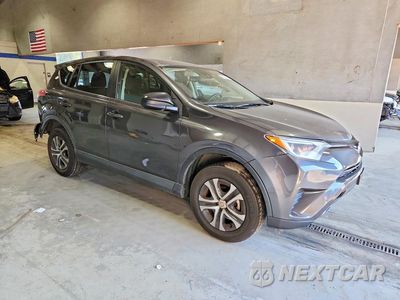 Czwarte zdjęcie samochodu z boku: 2018 TOYOTA RAV4 LE VIN:JTMBFREV7JJ745839 - miniatura