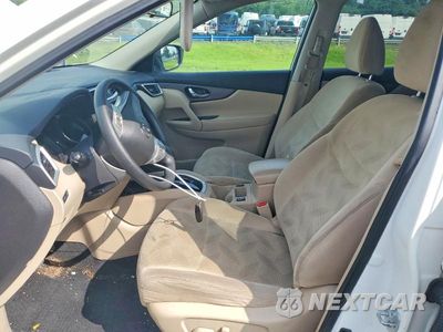 Zdjęcie 7 z 14 samochodu: 2016 NISSAN ROGUE SV VIN:5N1AT2MV1GC918504 - miniatura