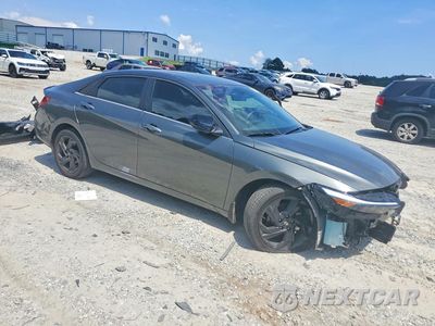 Czwarte zdjęcie samochodu z boku: 2026 HYUNDAI ELANTRA SEL SPORT PREMIUM VIN:KMHLS4DG1TU105810 - miniatura