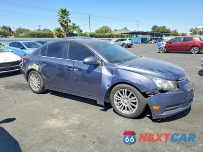 Czwarte zdjęcie samochodu z boku: 2013 CHEVROLET CRUZE VIN:1G1PH5SB0D7280737 - miniatura