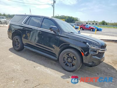 Czwarte zdjęcie samochodu z boku: 2021 CHEVROLET TAHOE C1500 VIN:1GNSCLED8MR372188 - miniatura