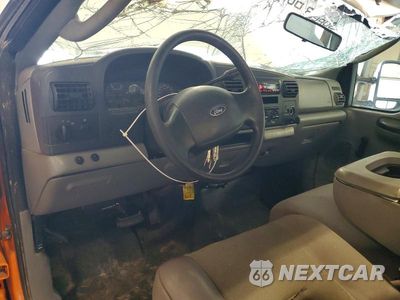 Zdjęcie 8 z 12 samochodu: 2005 FORD F250 SUPER DUTY VIN:1FTSF21P15EC42076 - miniatura