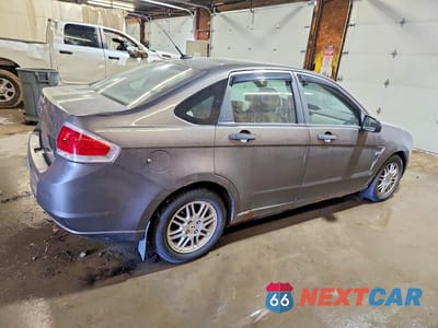 Trzecie zdjęcie samochodu z tyłu: 2010 FORD FOCUS SE VIN:1FAHP3FNXAW140810 - miniatura