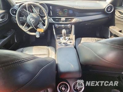 Zdjęcie 8 z 12 samochodu: 2020 ALFA ROMEO GIULIA VIN:ZARFAMANXL7635124 - miniatura