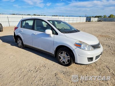 Czwarte zdjęcie samochodu z boku: 2012 NISSAN VERSA 1.8 S VIN:3N1BC1CP0CK282087 - miniatura