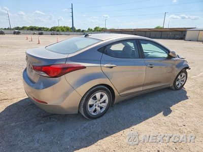 Trzecie zdjęcie samochodu z tyłu: 2016 HYUNDAI ELANTRA SE VIN:5NPDH4AE3GH721325 - miniatura