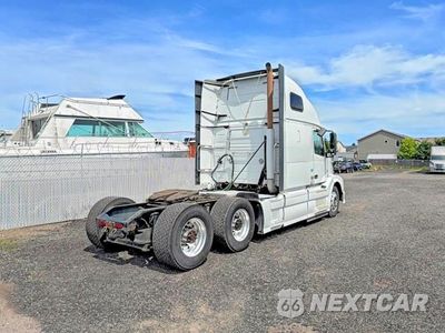 Czwarte zdjęcie samochodu z boku: 2013 VOLVO VN VNL TRUCK CHASSIS TRUCK CAB AND CHASSIS VIN:4V4NC9EHXDN136441 - miniatura