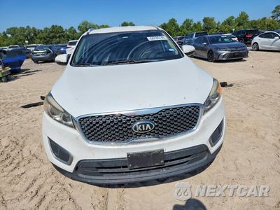 Piąte zdjęcie samochodu w środku: 2017 KIA SORENTO LX V6 VIN:5XYPGDA53HG224056 - miniatura