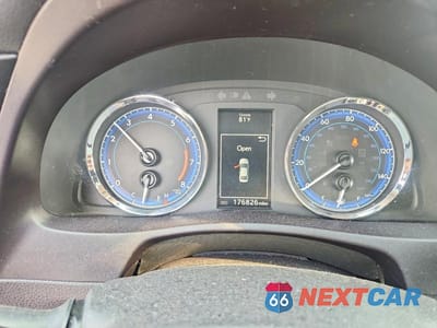 Zdjęcie 9 z 12 samochodu: 2018 TOYOTA COROLLA SE VIN:5YFBURHE8JP770018 - miniatura