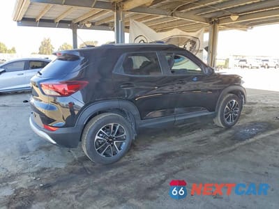 Trzecie zdjęcie samochodu z tyłu: 2026 CHEVROLET TRAILBLAZER LT VIN:KL79MPSL9TB209609 - miniatura