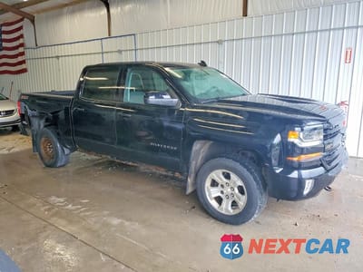 Czwarte zdjęcie samochodu z boku: 2017 CHEVROLET SILVERADO K1500 LT VIN:3GCUKREC3HG135371 - miniatura