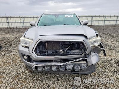 Piąte zdjęcie samochodu w środku: 2018 TOYOTA TACOMA SR5 V6 VIN:3TMCZ5AN5JM141610 - miniatura