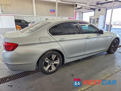 Trzecie zdjęcie samochodu z tyłu: 2012 BMW 528 XI VIN:WBAXH5C50CDW06422 - miniatura