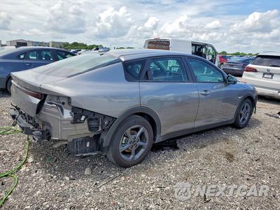 Trzecie zdjęcie samochodu z tyłu: 2026 KIA K4 LXS VIN:3KPFT4DE9TE254039 - miniatura