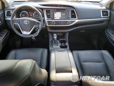 Zdjęcie 8 z 13 samochodu: 2018 TOYOTA HIGHLANDER LIMITED PLATINUM VIN:5TDDZRFH2JS803044 - miniatura