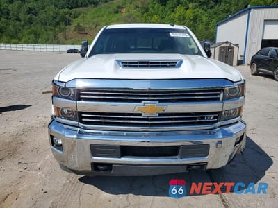 Piąte zdjęcie samochodu w środku: 2017 CHEVROLET SILVERADO K2500 HEAVY DUTY LTZ VIN:1GC1KWEY8HF163262 - miniatura