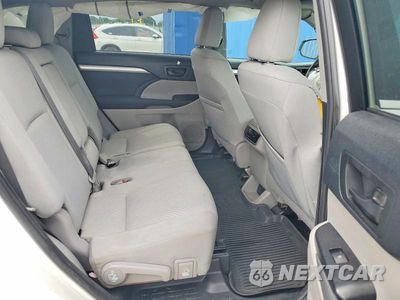 Zdjęcie 11 z 13 samochodu: 2019 TOYOTA HIGHLANDER LE VIN:5TDBZRFH4KS922819 - miniatura