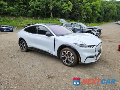 Czwarte zdjęcie samochodu z boku: 2021 FORD MUSTANG MACH-E PREMIUM VIN:3FMTK3SS8MMA25301 - miniatura
