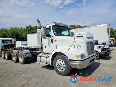 Czwarte zdjęcie samochodu z boku: 2008 INTERNATIONAL 9200I SEMI TRUCK VIN:2HSCEAPR18C650590 - miniatura