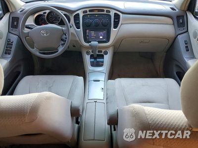 Zdjęcie 8 z 13 samochodu: 2005 TOYOTA HIGHLANDER BASE VIN:JTEGD21A950108075 - miniatura