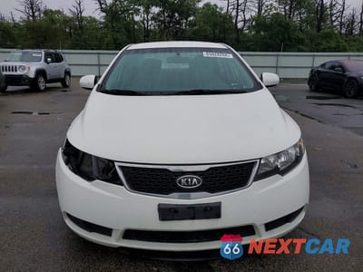 Piąte zdjęcie samochodu w środku: 2013 KIA FORTE LX VIN:KNAFT4A27D5664410 - miniatura
