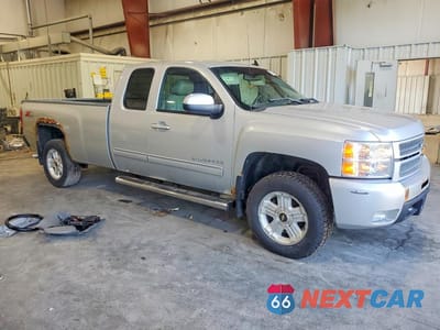 Czwarte zdjęcie samochodu z boku: 2013 CHEVROLET SILVERADO K1500 LTZ VIN:1GCRKTE04DZ346615 - miniatura