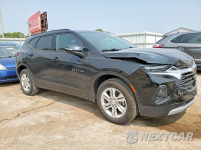 Czwarte zdjęcie samochodu z boku: 2019 CHEVROLET BLAZER 1LT VIN:3GNKBBRAXKS642447 - miniatura