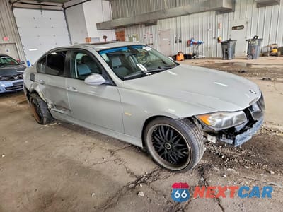 Czwarte zdjęcie samochodu z boku: 2006 BMW 325 I VIN:WBAVB13546PT10436 - miniatura