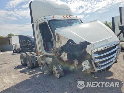 Czwarte zdjęcie samochodu z boku: 2023 FREIGHTLINER CASCADIA 126 SEMI TRUCK VIN:3AKJHLDR8PDUG2030 - miniatura